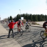 Teamwork; Sascha der zuvor noch im C-Rennen gestartet ist, verpflegt das Team im AB Rennen.